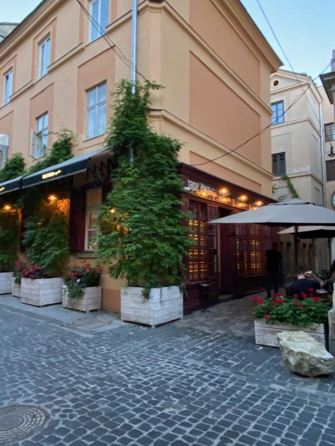 Квартира Подобово На Площі Ринок 39 Leópolis Exterior foto