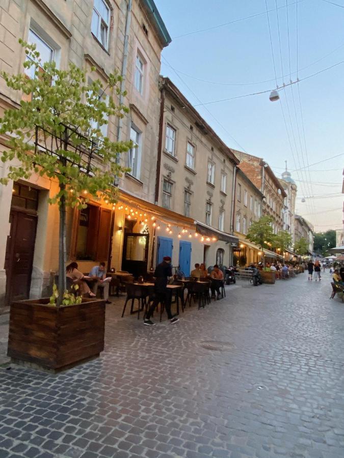 Квартира Подобово На Площі Ринок 39 Leópolis Exterior foto