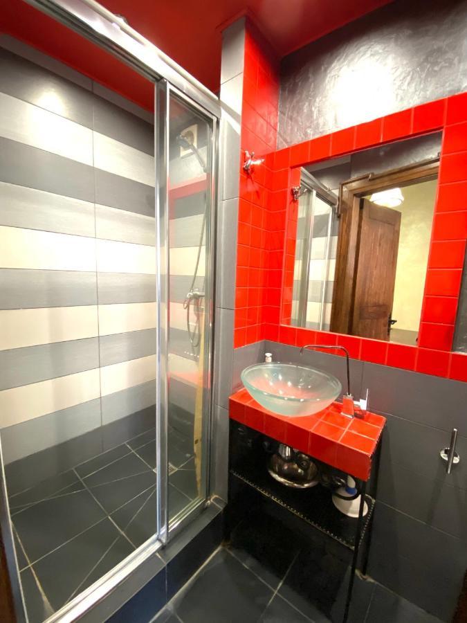 Квартира Подобово На Площі Ринок 39 Leópolis Exterior foto