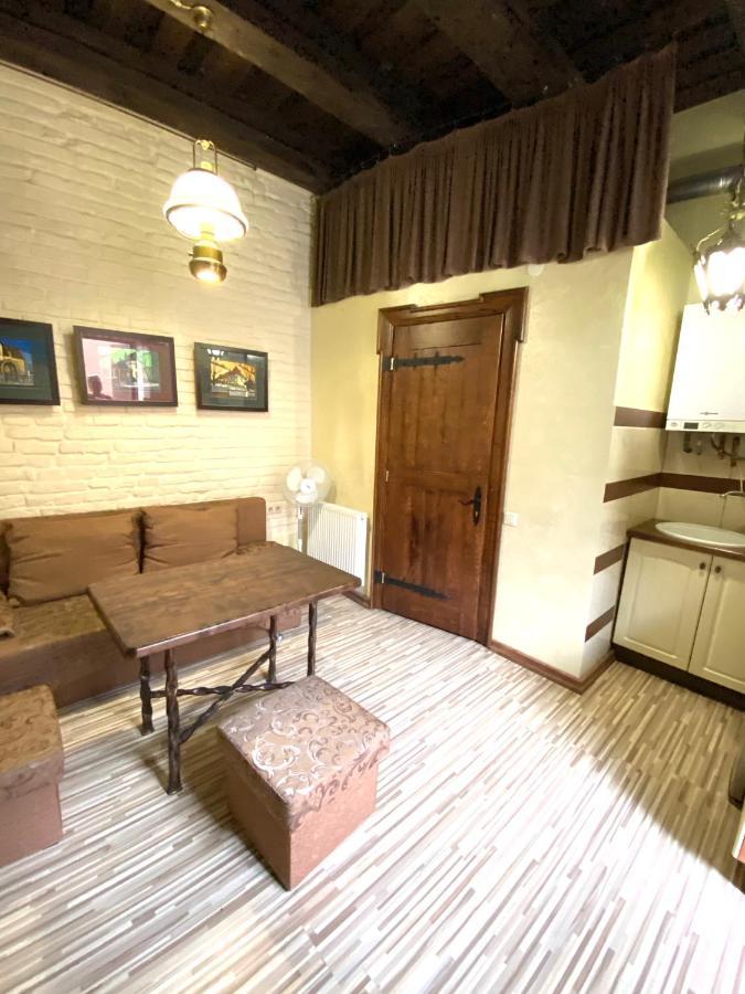 Квартира Подобово На Площі Ринок 39 Leópolis Exterior foto