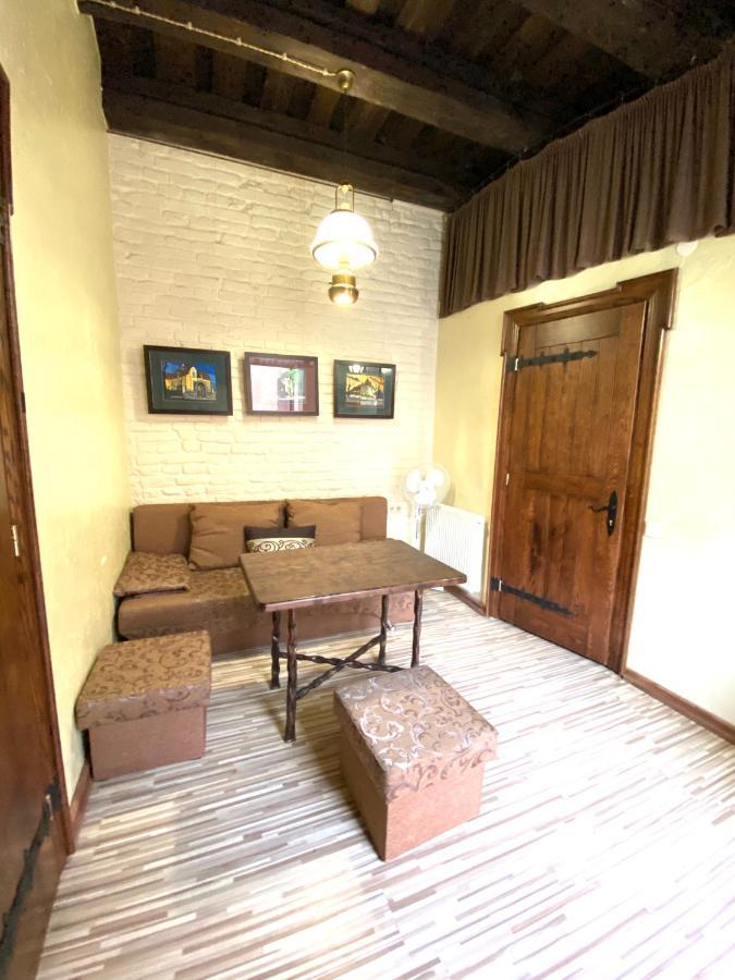 Квартира Подобово На Площі Ринок 39 Leópolis Exterior foto