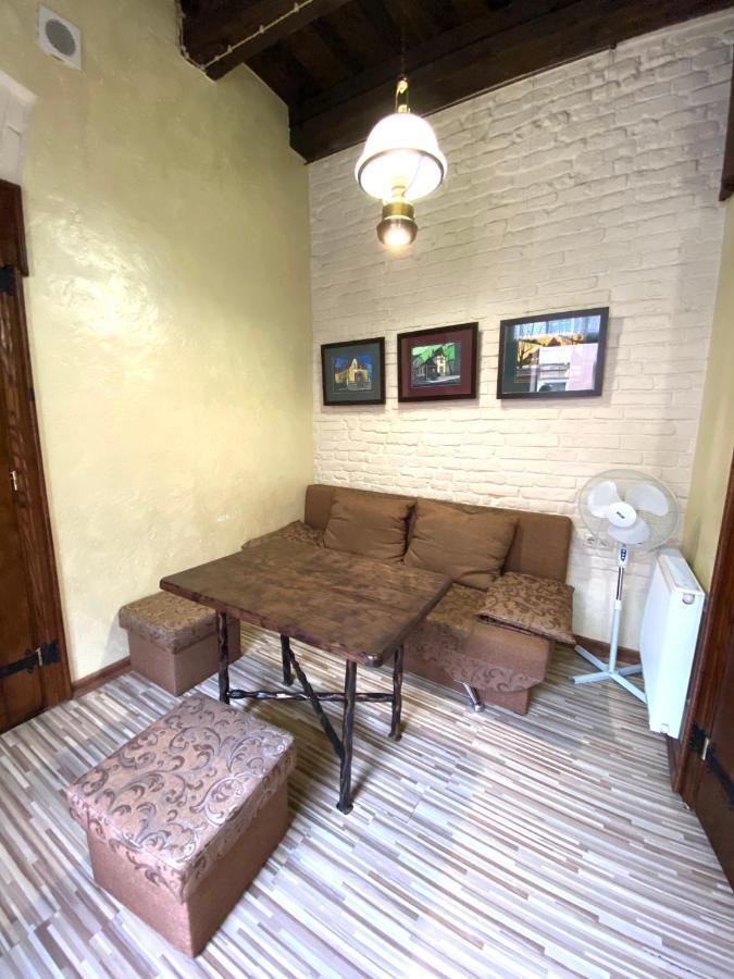 Квартира Подобово На Площі Ринок 39 Leópolis Exterior foto